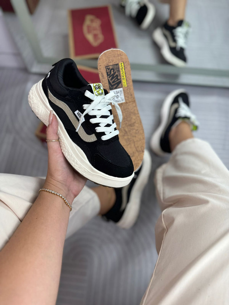 TÊNIS VANS ULTRARANGE NEO VR3 PRETO BRANCO