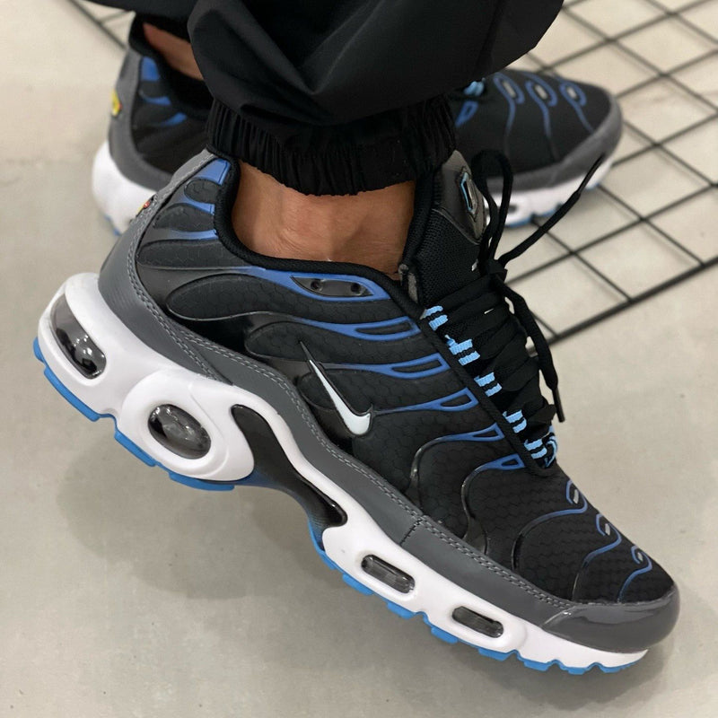 TÊNIS NIKE AIR MAX PLUS PRETO AZUL