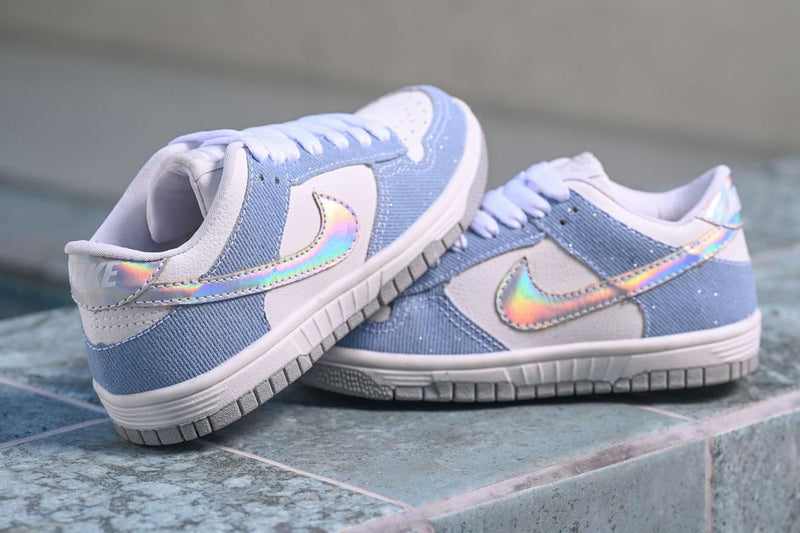 TÊNIS NIKE SB INFANTIL HOLOGRÁFICO AZUL CLARO