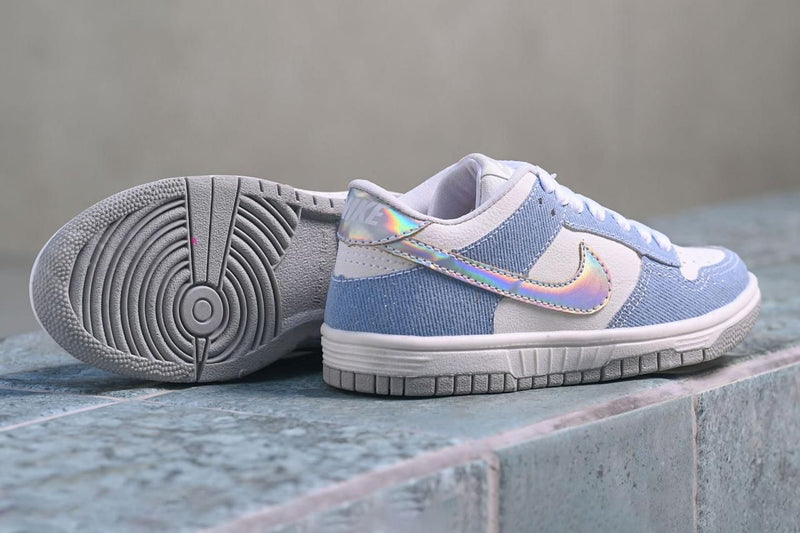 TÊNIS NIKE SB INFANTIL HOLOGRÁFICO AZUL CLARO