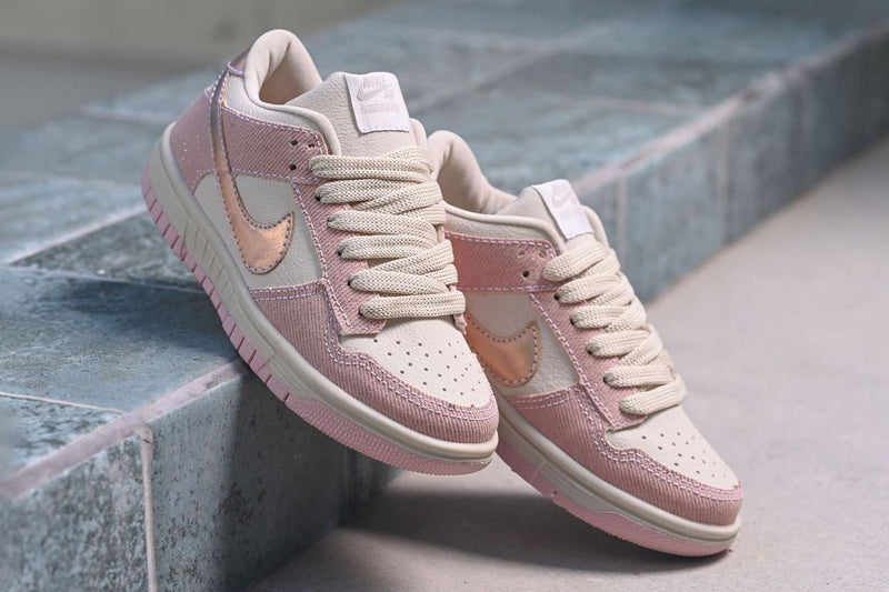 TÊNIS NIKE SB INFANTIL ROSA HOLOGRÁFICO