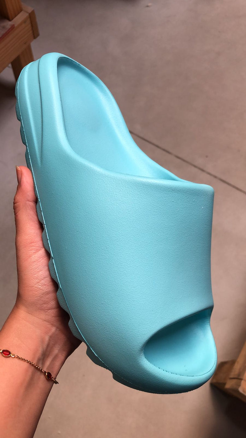 CHINELO SLIDE NUVEM YEEZY AZUL CLARO